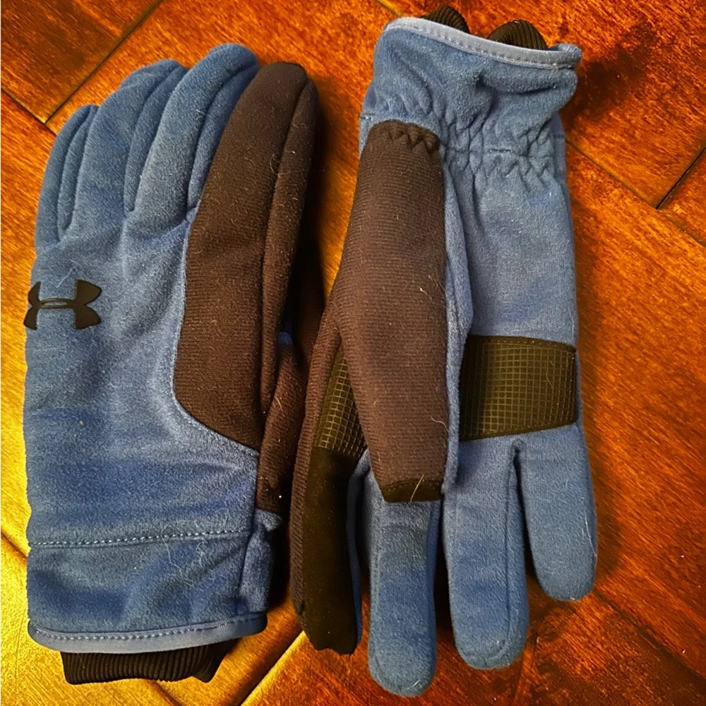 Under Armour Dual-Tone Gloves in Blue and Black